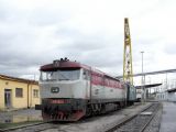 749.011-3, opravený poštovní vůz F 94550 a jeřáb EDK 10/1 (Kirow 1) e.č. 04-220 v depu (Letohrad - 13.1.2007), © PhDr. Zbyněk Zlinský