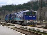 Trojice 753.720-2 + 740.xxx + 740.784-4 Unipetrolu projíždí jako lokomotivní vlak (Ústí nad Orlicí - 13.1.2007), © Karel Furiš