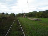 Stopy po koľajových poliach a nakladacia rampa, smer Utekáč, zastávka České Brezovo, 22.8.2006, © Tomáš Rotbauer