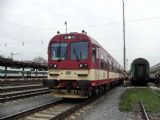 07.04.2007 - Olomouc hl.n.: vozy 943.002-6 + 043.015-7 a 015.053-2 + 943.001-8 + 043.018-1 čekají na své další úkoly © PhDr. Zbyněk Zlinský