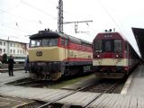 07.04.2007 - Olomouc hl.n.: 749.257-2 v čele Sp 1705 do Jeseníku a 843.003-5 v čele R 823 do Krnova © PhDr. Zbyněk Zlinský