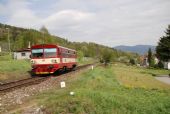 810.675, Os23662 přijíždí ze Zlatých Hor do Lipové Lázně. 7.5.2007 © Radek Hořínek