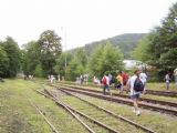 po príchode vlaku smerovali kroky cestujúcich do športového areálu; 23.6.2007 © Miroslav Sekela