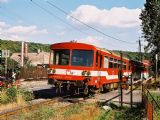 Vlak z Utekáča prechádza okolo závor pri stanovišti Zv 1 v Poltári, 15.7.2007, © Branislav Grebečí