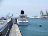 10.06.2007 - Barcelona: pohled na přístav s osobní lodí ''Zenith'' © PhDr. Zbyněk Zlinský