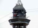 10.06.2007 - Barcelona: kabiny lanovky Aeri del Port se míjejí na věži Jaume I © PhDr. Zbyněk Zlinský