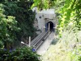 10.06.2007 - Barcelona: krátký povrchový úsek pod horní stanicí pozemní lanovky Funicular de Montjuïc © PhDr. Zbyněk Zlinský