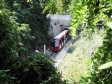 10.06.2007 - Barcelona: krátký povrchový úsek pod horní stanicí pozemní lanovky Funicular de Montjuïc s vozem č. 1 © PhDr. Zbyněk Zlinský