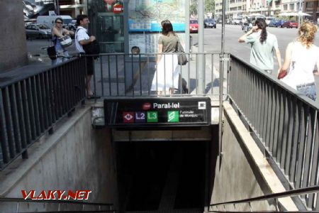 10.06.2007 - Barcelona: vchod do stanice metra Paral-lel, v níž je i dolní stanice pozemní lanovky Funicular de Montjuïc © PhDr. Zbyněk Zlinský