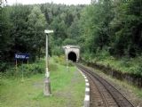 18.08.2007 - Kořenov zastávka: zastávka a portál Polubenského tunelu - délka 940 m (foto z Os 16234) © PhDr. Zbyněk Zlinský