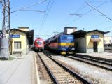 25.08.2007 - Břeclav: 1116.204-7 na Os 2317 Břeclav - Wiener Neustadt Hbf a 363.076-1 na R 1203/1985/1200/1823 Praha hl.n. - Split při odjezdu © PhDr. Zbyněk Zlinský