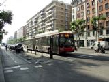 10.06.2007 - Barcelona: řešení cyklistické stezky a městský autobus MAN linky 57 na Avinguda del Paral-lel © PhDr. Zbyněk Zlinský