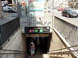 10.06.2007 - Barcelona: vstup do stanice metra ''Paral-lel'', v níž je i dolní stanice pozemní lanovky Funicular de Montjuïc © PhDr. Zbyněk Zlinský