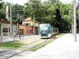 10.06.2007 - Barcelona: tramvaj č. 05 přijíždí na konečnou tramvaje Ciutadella/Vila Olímpica kolem vchodu do ZOO © PhDr. Zbyněk Zlinský