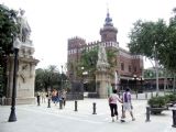 10.06.2007 - Barcelona: vedení cyklistické stezky kolem vchodu do Parc de la Ciutadella, vzadu Zoologické muzeum © PhDr. Zbyněk Zlinský