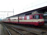 25.09.2004 - Brno hl.n.: ''krokodýl'' 850.048-0 se soupravou zpožděného Os 4411 z Hrušovan n.J. © PhDr. Zbyněk Zlinský