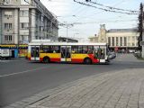 28.03.2007 - Hradec Králové: Riegrovo náměstí - trolejbus jedoucí z Puškinovy ul. k nádraží © PhDr. Zbyněk Zlinský