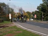 Policie zastavila na Poříčí dopravu, Karolínka tlačí soupravu směrem do města, 22.9.2007, © Jaroslav Škrdla