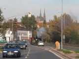 Karolínka s doprovodem na vlečkové koleji na ul. Poříčí, v pozadí brněnská dominanta Petrov, 22.9.2007, © Jaroslav Škrdla