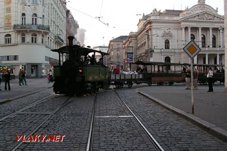 Malinovského náměstí, Karolínka odjíždí do vozovny, 22.9.2007, © Jaroslav Škrdla