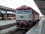 28.04.2007 - Hradec Králové hl.n.: 749.008-9 nastupuje na R 951 Praha hl.n. - Trutnov © PhDr. Zbyněk Zlinský