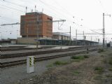 Aj spoza koľajiska to vyzerá, že sa na stanici nič nedeje, Prešov, 5.10.2007, © Štb