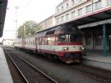 28.10.2005 - Hradec Králové hl.n.: motorový vůz 852.009-0 přijíždí v čele Os 5525 z Jičína © PhDr. Zbyněk Zlinský