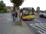 Berlin- kloubový Solaris Urbino ev.č. 4153 BVG stojí na letištní lince TXL v zastávce Hbf. 01.09.2007© Ing. Jan Přikryl