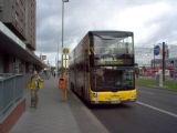 Berlin- patrový autobus typu DL číslo 3115 BVG z roku 2005 čeká ve výstupní zastávce linky M48 Alexanderplatz. 01.09.2007© Ing. Jan Přikryl