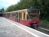 Berlin- souprava starší jednotky S- Bahn řady 480.018DB z roku 1990 na zkráceném spoji linky S5 ve stanici Mahlsdorf. 01.09.2007© Ing. Jan Přikryl