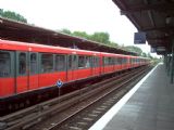 Berlin- původně východoněmecká jednotka řady 485DB čeká na odjezd linky S9 ve stanici Schöneweide. 01.09.2007© Ing. Jan Přikryl