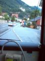 Lichtenštejnsko- pohled z autobusu linky 12 na zastávce v centru Vaduzu ke knížecímu hradu. 04.09.2007© Ing. Jan Přikryl