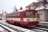 26.02.2005 - Milovice: 810.301 na Os 25624/25625 © Václav Vyskočil