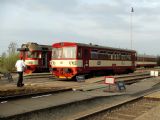 29.04.2007 - Ostroměř: 854.210-2 na Os 5525 Jičín - Hradec Králové a 810.312-9 jako Os 5703 Chlumec n.C. - Stará Paka © PhDr. Zbyněk Zlinský