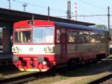 06.09.2004 - Pardubice hl.n.: odstavený ''orchestrion'' 810.401-0 z vlaku z Přelouče © PhDr. Zbyněk Zlinský