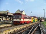 29.04.2007 - Jičín: 810.461-4 najíždí na postrk 814.006-3/914.006-2 jako Os 5502 Hradec Králové - Turnov © PhDr. Zbyněk Zlinský