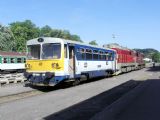 21.05.2005 - Trutnov hl.n.:  810.563-7 + 742.309-8 + 742.142-3 jako ''šílený'' Os 15765 do Teplic nad Metují © PhDr. Zbyněk Zlinský