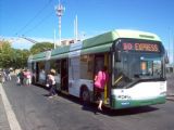 Elegantní kloubový trolejbus Solaris Trolino 18 právě dorazil na konečnou linky 90 Largo Labia. 07.09.2007© Ing. Jan Přikryl