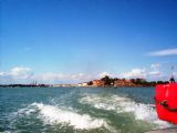 Venezia- vzdalující se ostrov San Servolo a známé benátské panorama ze zádi lodi linky 20. 09.09.2007© Ing. Jan Přikryl