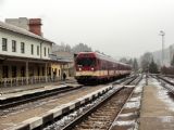 20.12.2007 - Železný Brod: 843.025-8 přijíždí s R 983 Liberec - Pardubice hl.n. © PhDr. Zbyněk Zlinský