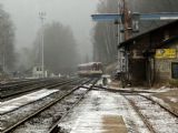 20.12.2007 - Železný Brod: 843.007-6 přijíždí v čele R 986 Pardubice hl.n. - Liberec © PhDr. Zbyněk Zlinský