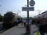Příjezd vlaku RG do Koperu vedeného lokomotivou řady 362 SŽ, na vedlejší koleji Desiro (řada 312 SŽ), 13.7.2007, © Aleš Svoboda