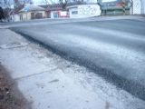 15.12.2007, Hlohovec - kto tú zbytočne veľkú vrstvu asfaltu zaplatil, tomu iste záležalo na ''pár'' korunách, © Martin Halás