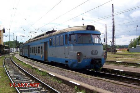 14.08.2004 - Čerčany: 451.035-0 (ex EM 475.1035 z roku 1965) na Os 9146 Benešov u Prahy - Praha hl.n. © PhDr. Zbyněk Zlinský