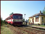 21.6.2007 - zast.Hrdlořezy, přijíždí Os 8708 z Českých Velenic © Miloslav Bednář