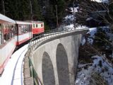 30.3.2008 – Gösinggrabenviadukt (85 m) a za ním vlak vjíždí do tunelu Ameiskogel © Marek Topič