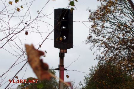 9.10.2007 - Pohled na zničené navěstidlo zbeřači barevných kovů © Ing. Jiří Goss