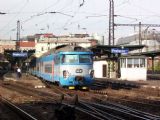 23.10.2004 - Praha Masarykovo n.: jednotka 452.017-7/452.018-5 (ex EM 475.2017/018, Studénka 1972) odjíždí jako Os 9644 do Kralup n.Vl. © PhDr. Zbyněk Zlinský