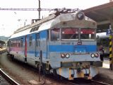 01.05.2004 - Brno hl.n.: jednotka s elektrickými vozy 560.001-0 a 002-8 (ex SM 488.0001a 002 ex SM 487.0001 a 002, Studénka 1966) jako Os 7962 Kúty - Tišnov © PhDr. Zbyněk Zlinský