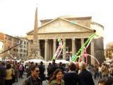 5.4.2008 - Pantheon v srdci Říma, tentokráte jako pozadí pro Berlusconiho předvolební kampaň © Jiří Mazal